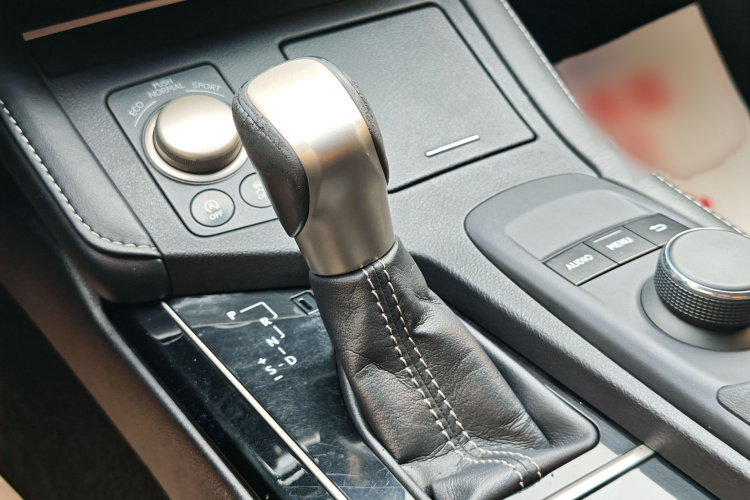 雷克萨斯ES 2015款 200 精英版局部细节18