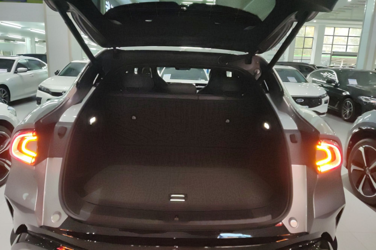 小米汽车 小米YU7 2025款 超长续航后驱版机舱底盘23