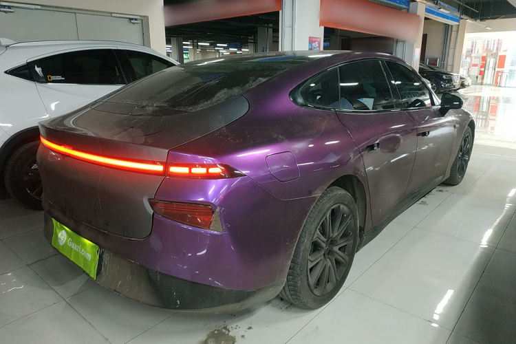 小鹏P7 2022款 670N+车身外观7