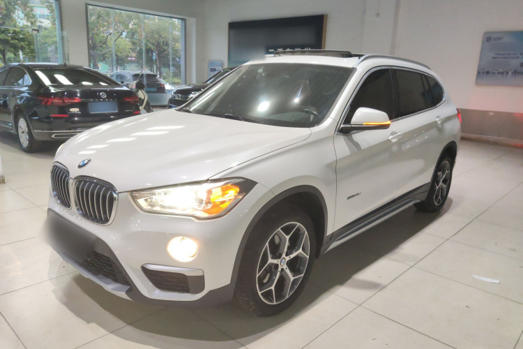 宝马X1 2018款 sDrive18Li 尊享型车身外观4