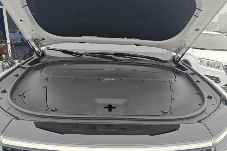 理想汽车 理想ONE 2021款 增程6座版机舱底盘24