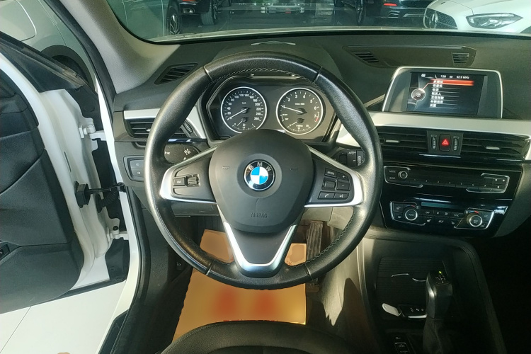 宝马X1 2016款 sDrive18Li 尊享型中控内饰13