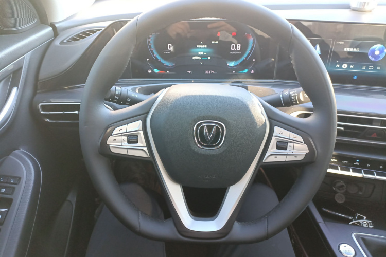 长安 逸动 2020款 PLUS 1.6L GDI 手动豪华型中控内饰13