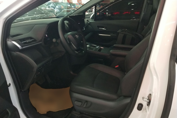 丰田 赛那SIENNA 2024款 2.5L混动 四驱尊贵版中控内饰19