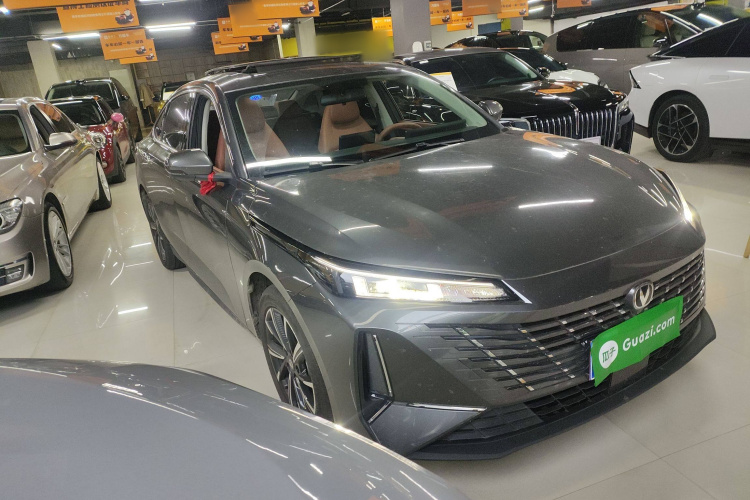 长安 逸动 2024款 1.5T GDI自动 旗舰型车身外观3