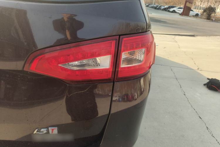 海马V70 2016款 1.5T 自动适·享型 7座车身外观9