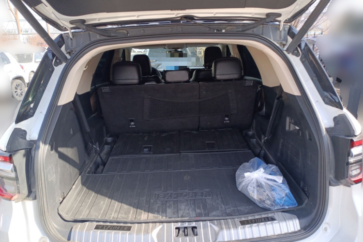 福特 探险者 2023款 EcoBoost 285 四驱钛金版 7座中控内饰23