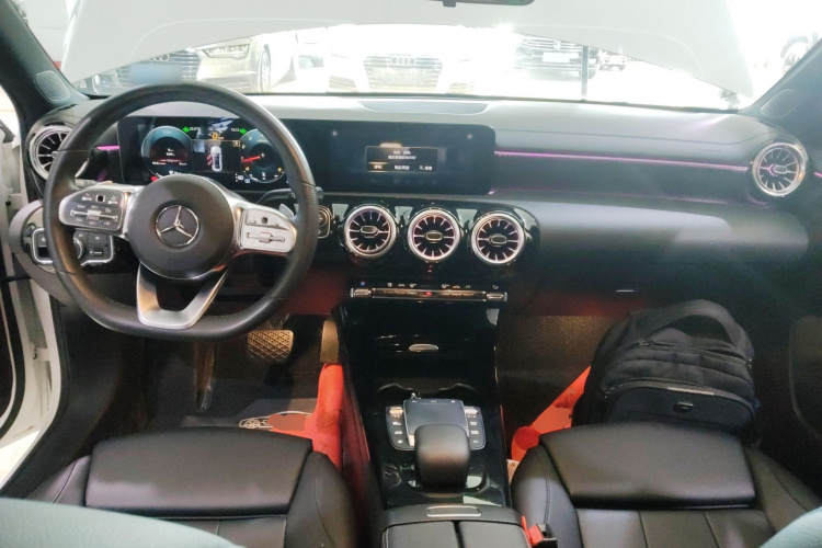 奔驰A级 2022款 改款 A 200 L 运动轿车时尚型中控内饰12