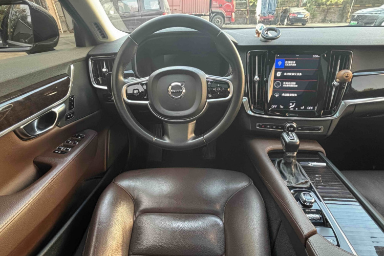 沃尔沃S90 2018款 T4 智远版中控内饰7005