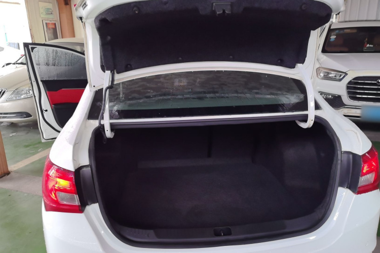 别克 英朗 2015款 15N 自动精英型机舱底盘23