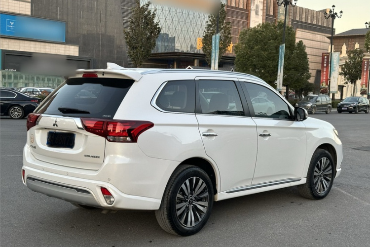 三菱 欧蓝德 2021款 2.4L 四驱致享版 7座车身外观6005