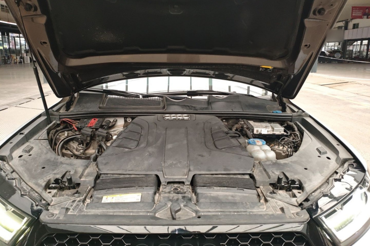 奥迪Q7 2016款 45 TFSI 技术型机舱底盘24