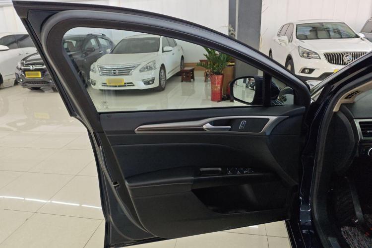 福特 蒙迪欧 2017款 EcoBoost 200 时尚型中控内饰47