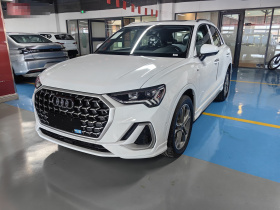 奥迪Q3 2025款 quattro 45周年典藏版 40TFSI 时尚动感型
