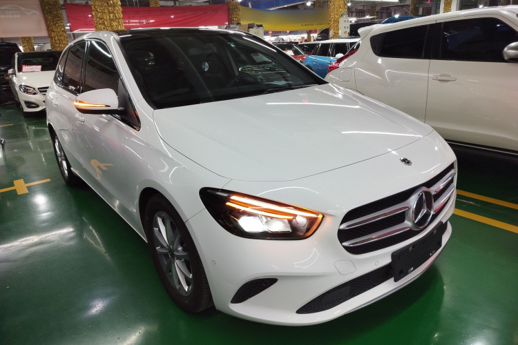 奔驰B级 2022款 改款 B 200 时尚型车身外观3