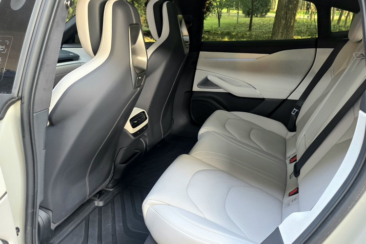 小米汽车 小米SU7 2024款 四驱超长续航高阶智驾Max版中控内饰7002