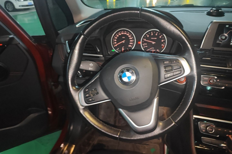 宝马2系多功能旅行车 2015款 218i 运动设计套装局部细节13