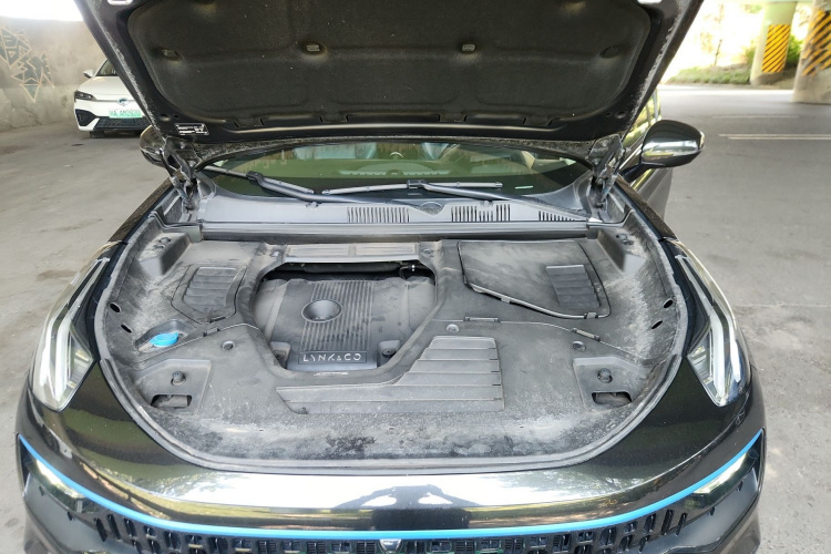 领克05 2022款 2.0TD 两驱耀Halo机舱底盘24