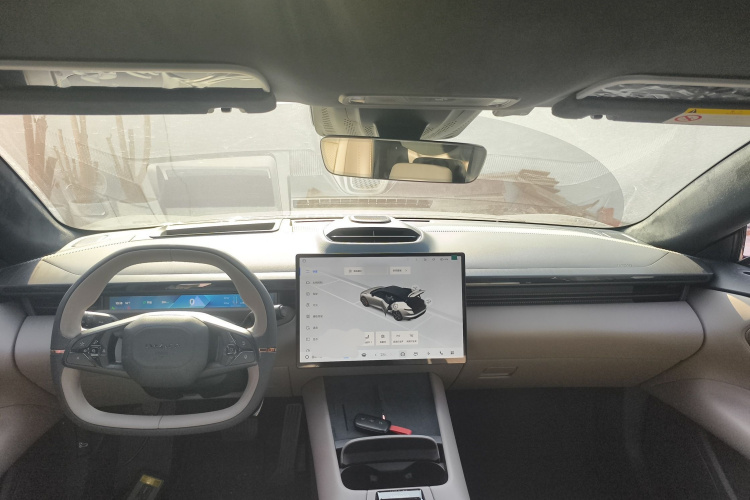 领克Z10 2025款 95kWh 702km四驱Halo中控内饰7002