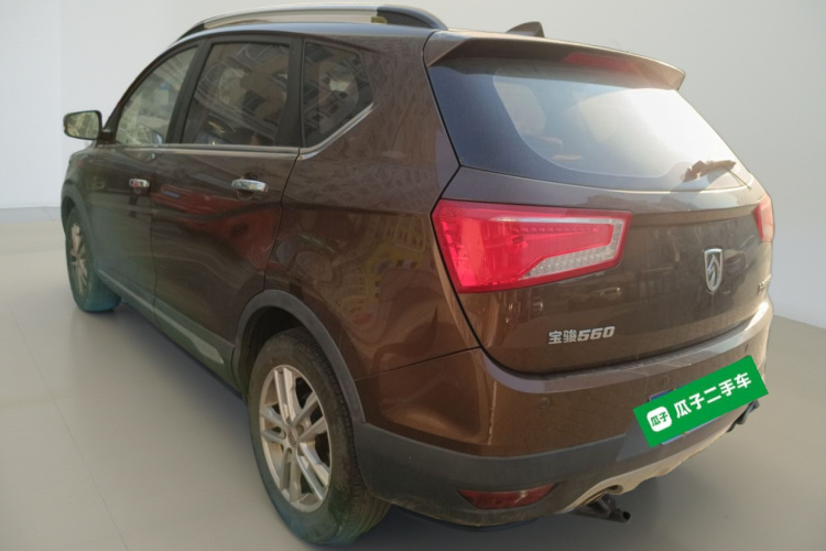 宝骏560 2015款 1.8L 手动精英型车身外观5