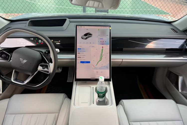 哪吒汽车 哪吒S猎装 2024款 增程300 标准版中控内饰7001