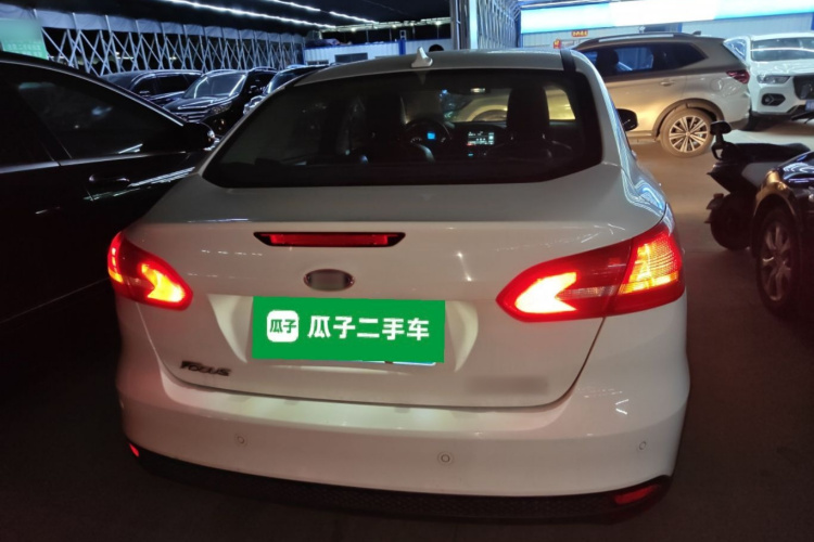 福特 福克斯 2017款 三厢 1.6L 自动风尚型智行版车身外观6004