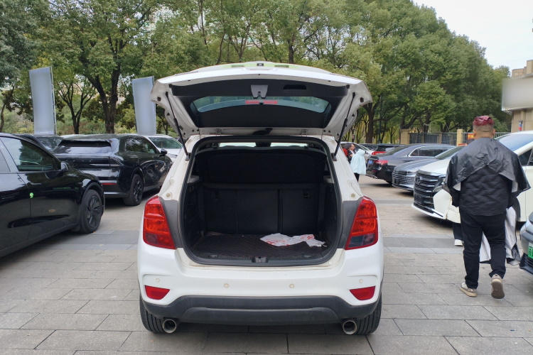 雪佛兰 创酷 2018款 330T 自动两驱精英型机舱底盘23