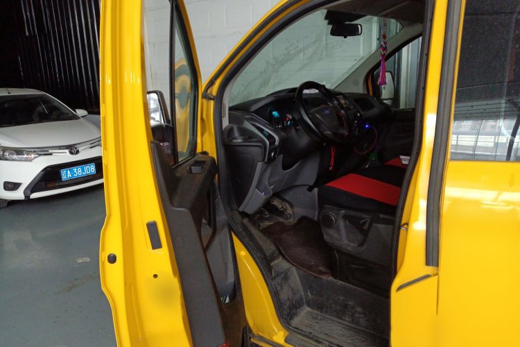 福特 全顺 2017款 2.0T柴油多功能商用车短轴低顶国V中控内饰7003