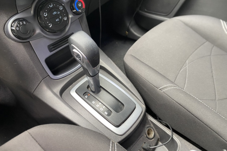 福特 嘉年华 2013款 两厢 1.5L 自动时尚型局部细节18