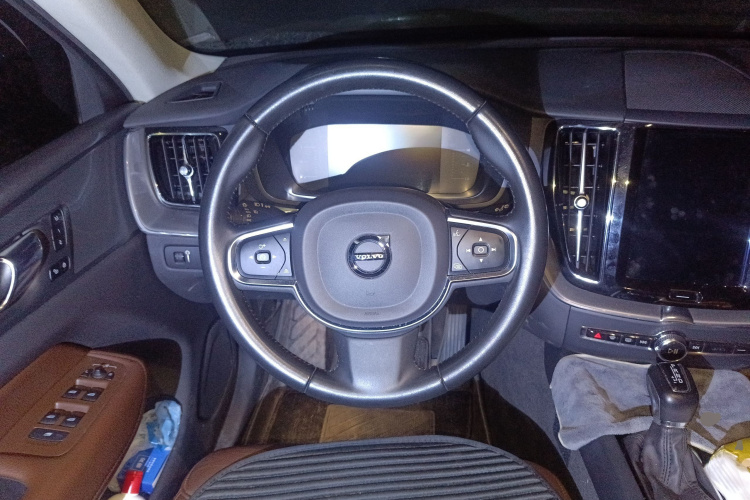 沃尔沃XC60 2019款 T5 四驱智逸版 国VI中控内饰13