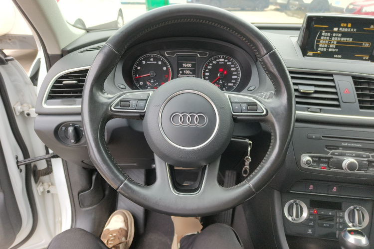 奥迪Q3 2015款 30 TFSI 进取型中控内饰13