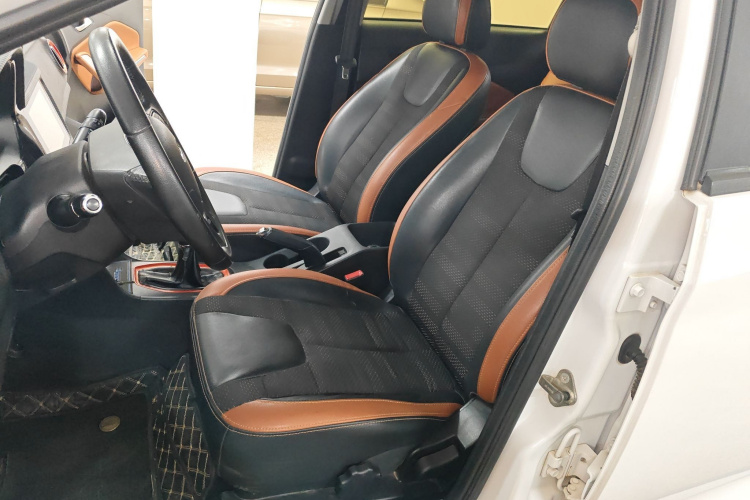 奇瑞 瑞虎3X 2017款 1.5L 手动时尚版中控内饰19