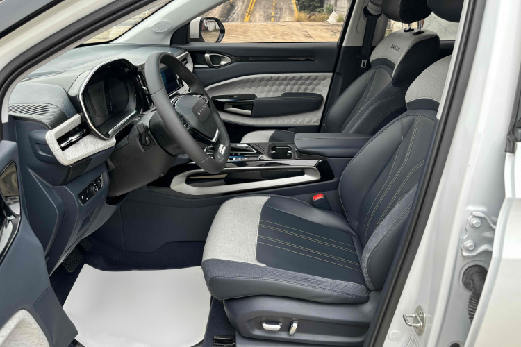 宝骏RM-5 2019款 1.5T CVT 24小时在线豪华型 5座中控内饰7002