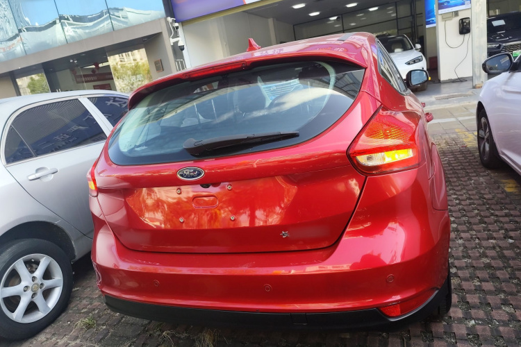 福特 福克斯 2017款 两厢 1.6L 自动风尚型智行版车身外观6