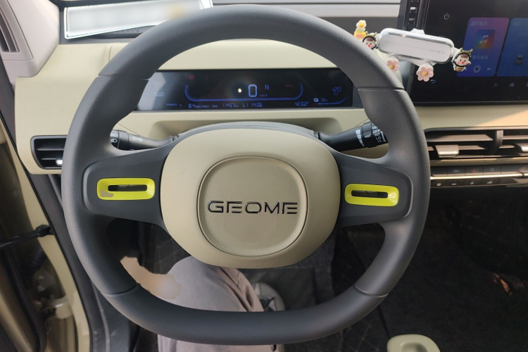 吉利银河 2024款 200km 熊猫骑士中控内饰13