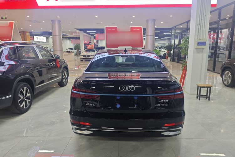 奥迪A6L 2025款 40 TFSI 豪华动感型车身外观6006