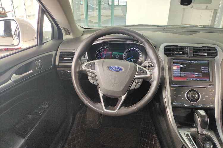 福特 蒙迪欧 2013款 2.0L GTDi240豪华运动型中控内饰13