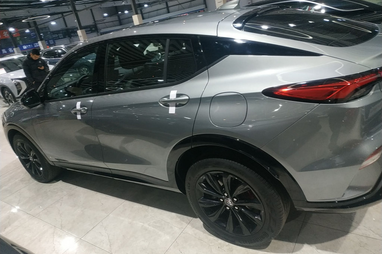 别克 昂扬 2022款 1.5T GS 燃速版车身外观4