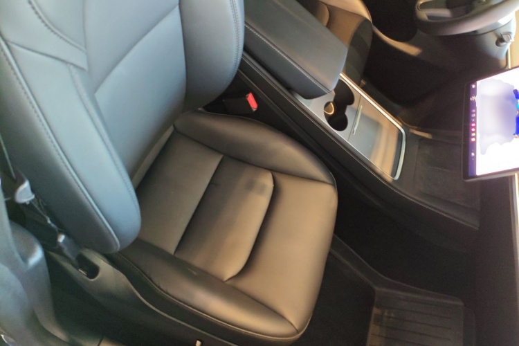 特斯拉 Model Y 2024款 长续航全轮驱动版局部细节41