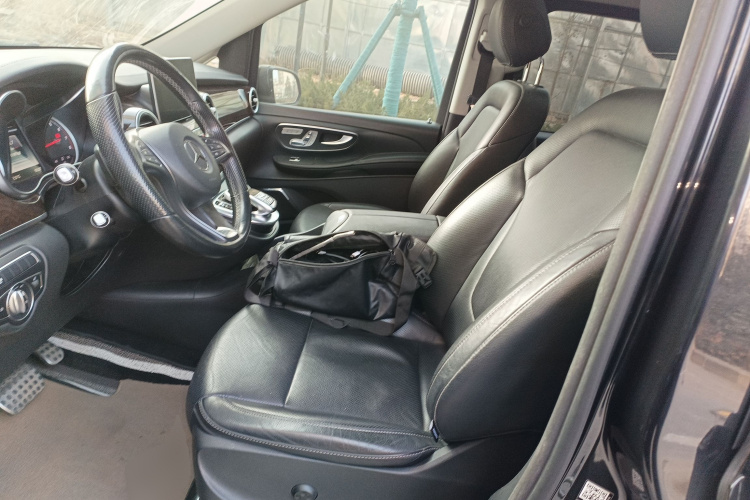 奔驰V级 2018款 V 260 尊贵版 国VI中控内饰19