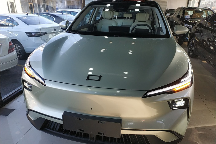 奔腾 悦意03 2025款 565km 臻享版车身外观2