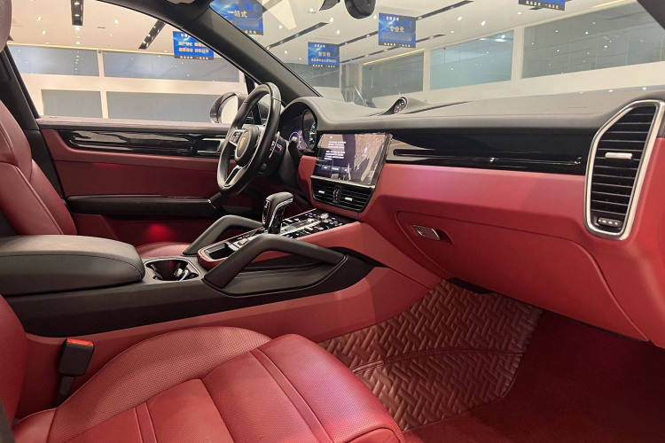 保时捷 Cayenne新能源 2022款 Cayenne E-Hybrid 2.0T 铂金版中控内饰7008