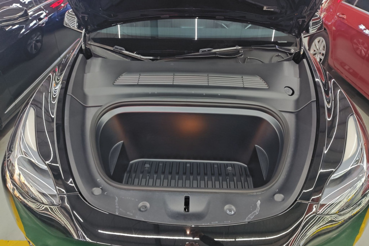 特斯拉 Model Y 2022款 改款 后轮驱动版机舱底盘24