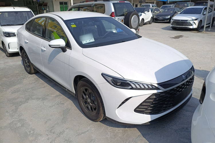 比亚迪 秦PLUS 2025款 DM-i 智驾版 55KM领先型车身外观3