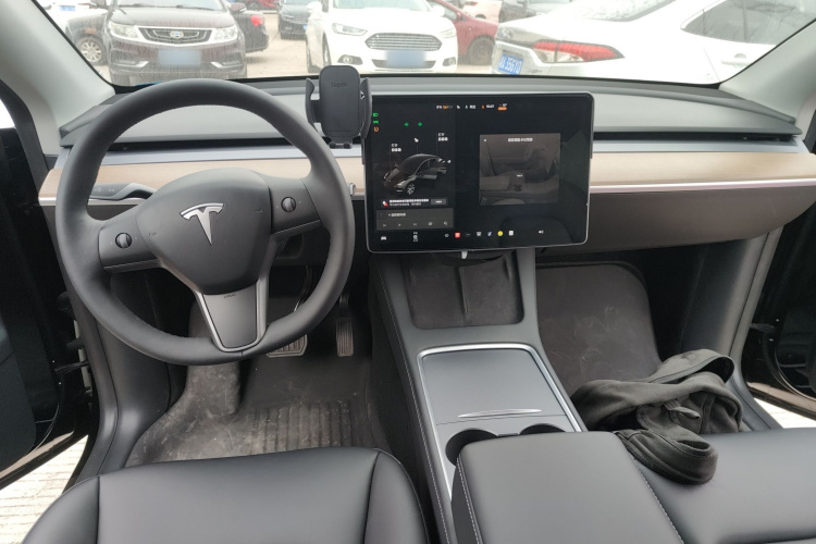 特斯拉 Model Y 2021款 标准续航后驱版中控内饰7002