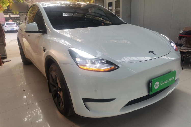 特斯拉 Model Y 2023款 后轮驱动版车身外观3