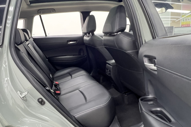 丰田 卡罗拉锐放 2022款 2.0L 旗舰版中控内饰7005