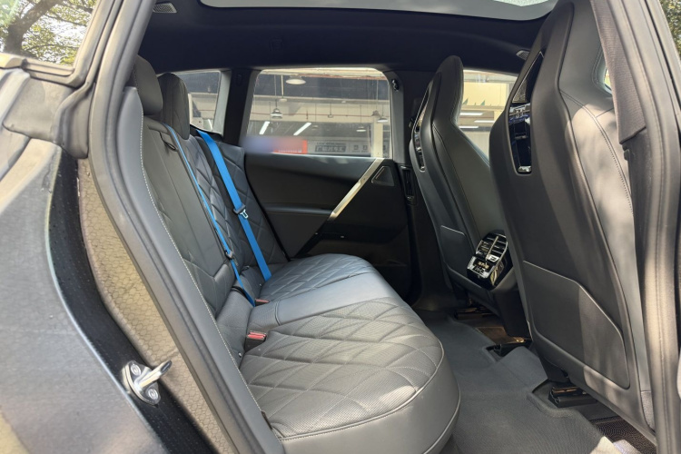 宝马iX 2022款 M60中控内饰7004