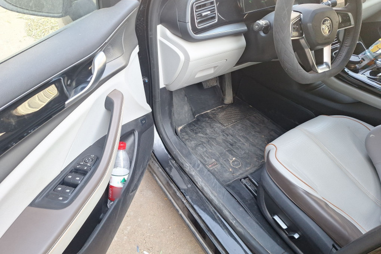 比亚迪 秦PLUS 2023款  冠军版 DM-i 120KM超越型中控内饰7003