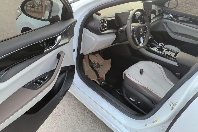 比亚迪 秦PLUS 2023款  冠军版 DM-i 120KM超越型中控内饰20